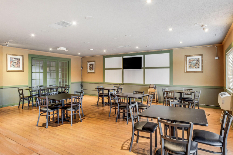 Food & Drinks 5, Oyo Hotel Whitehall Mi, Muskegon