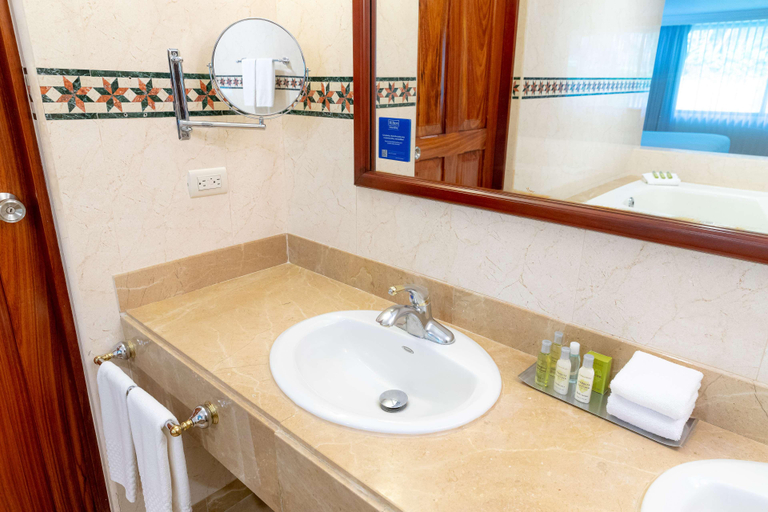 Bathroom 5, DoubleTree by Hilton Cariari San Jose, Heredia