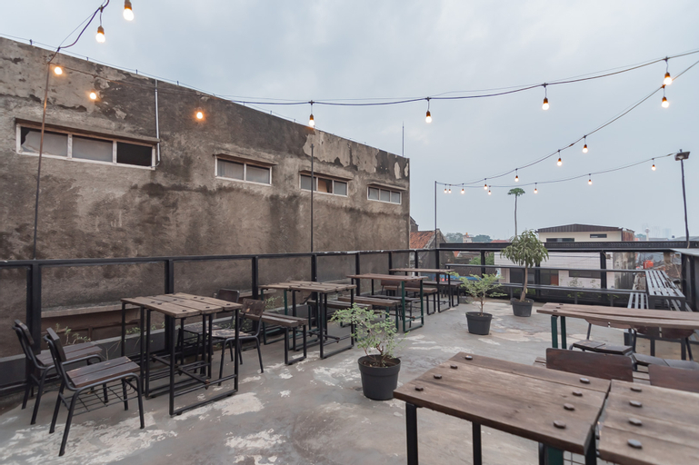 Exterior & Views 8