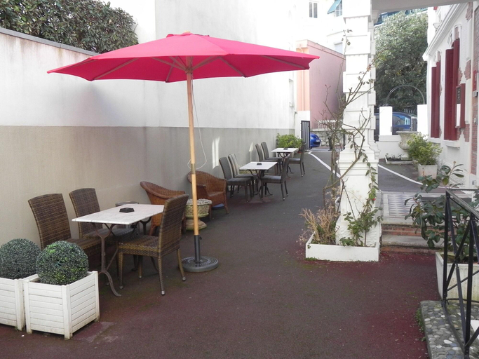 Food & Drinks 5, Le Petit Hotel, Pyrénées-Atlantiques