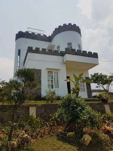 Villa Castle Aira, Malang