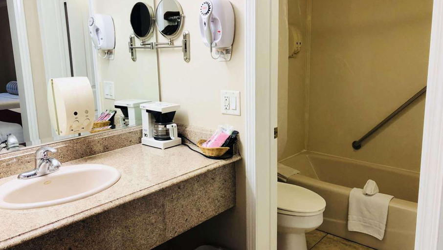 Bathroom 4, Dynasty Suites, Riverside