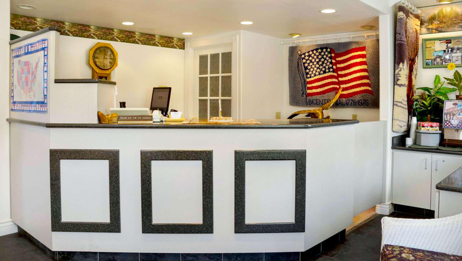 Public Area 2, Ruby Inn, Mono