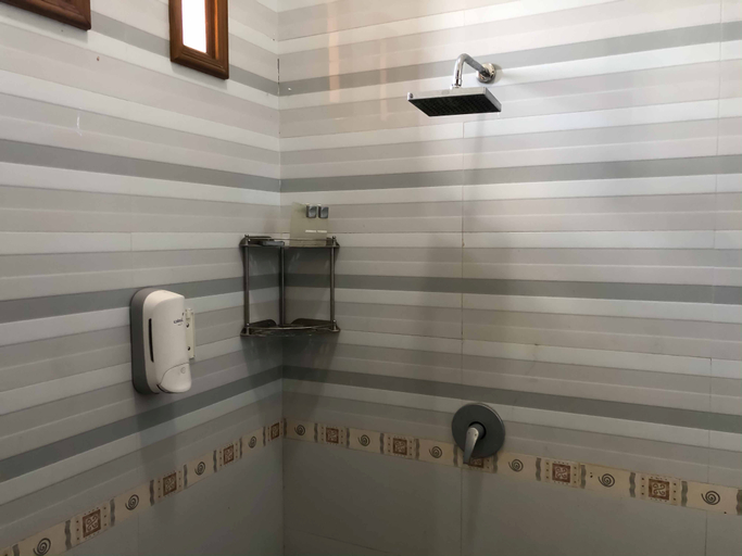 Bathroom 4, RedDoorz @ Daffi Araya, Malang