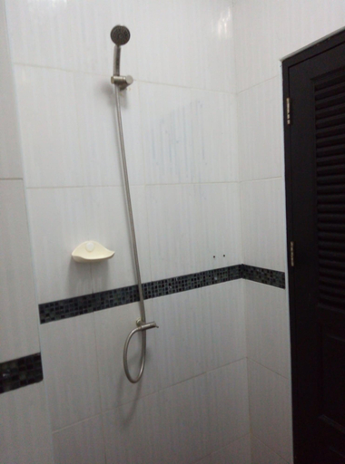 Bathroom 4, Room 4 Smart Travelers Rawai, Phuket Island