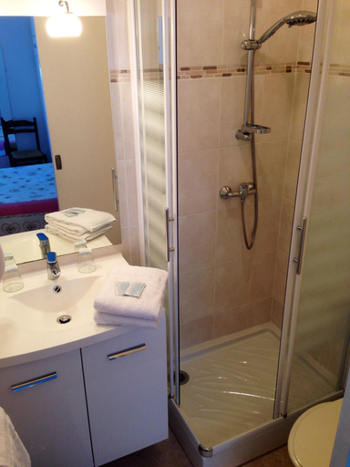 Bathroom 4, Le Petit Hotel, Pyrénées-Atlantiques
