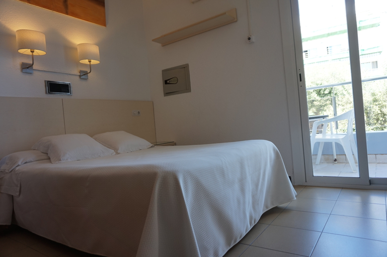 Bedroom 3, Hermes, Girona