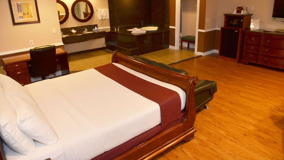 Bedroom 3, Dynasty Suites, Riverside