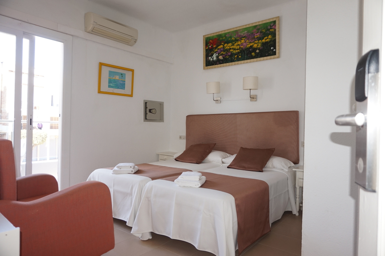 Bedroom 2, Hermes, Girona