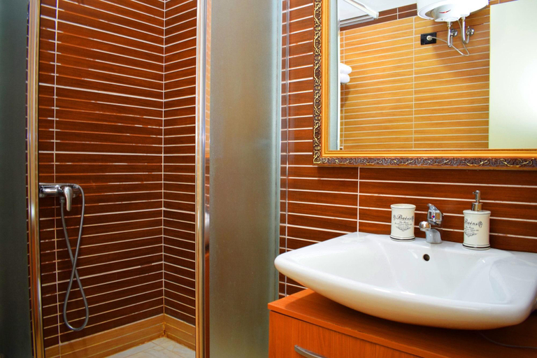 Bathroom 4, Royal Vila Hotel, Tiranës
