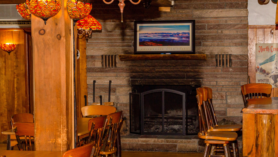 Public Area 2, Black Mountain Lodge by Magnuson Worldwide, Warren