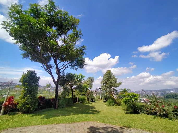 Exterior & Views 12