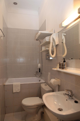 Bathroom 4, Auberge Des Gorges Du Loup, Alpes-Maritimes