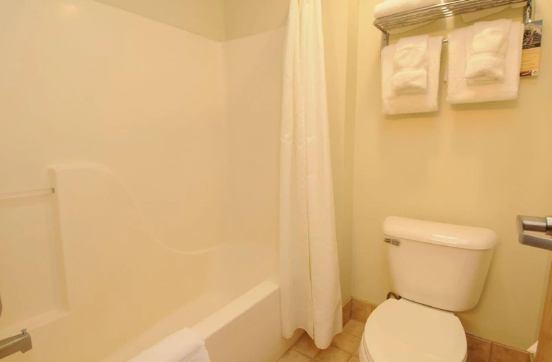 Bathroom 4, Whitewater Inn Big Sky, Gallatin