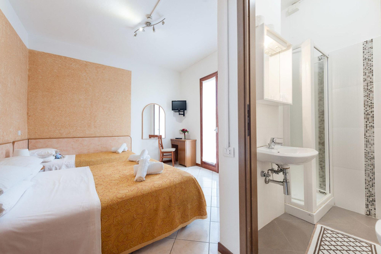 Bedroom 3, Regina Hotel E Ristorante, Ravenna