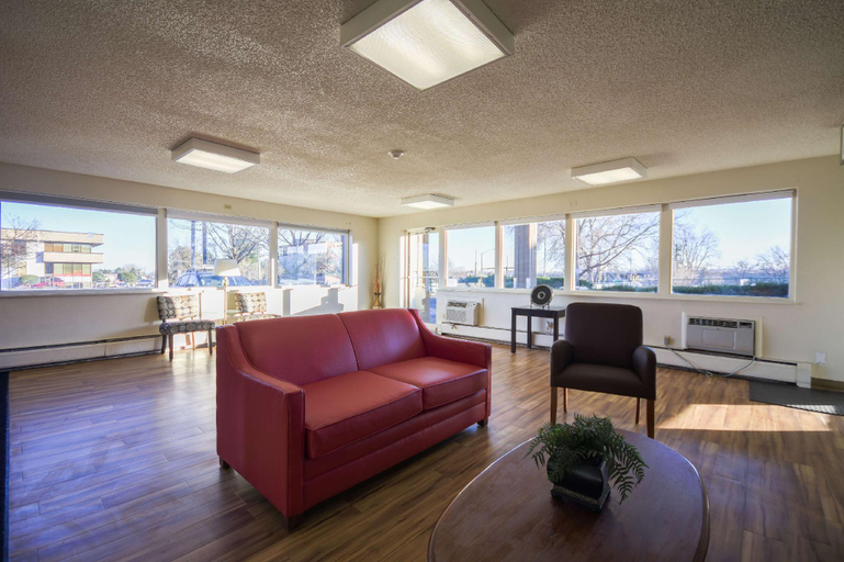Public Area 2, Hometowne Studios Denver - Lakewood West, Jefferson