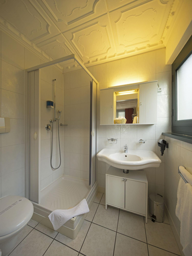 Bathroom 4, Hotel Tiziana, Locarno
