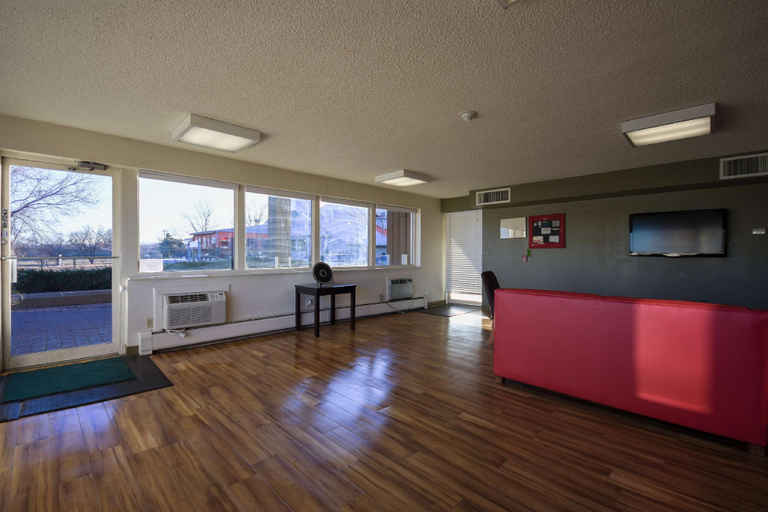Public Area 2, Hometowne Studios Denver - Lakewood West, Jefferson