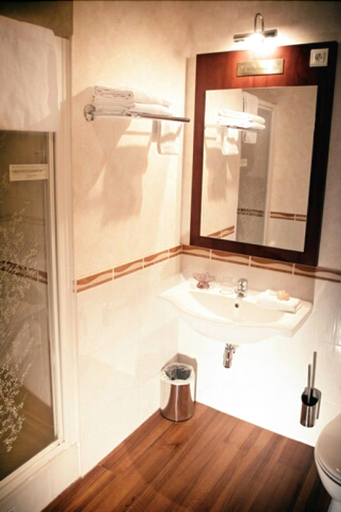 Bathroom 4, Hotel Au Feu De Bois, Landes