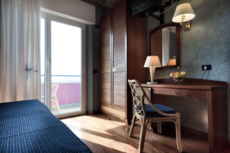 Bedroom 3, Atilius Hotel & Suites, Rimini