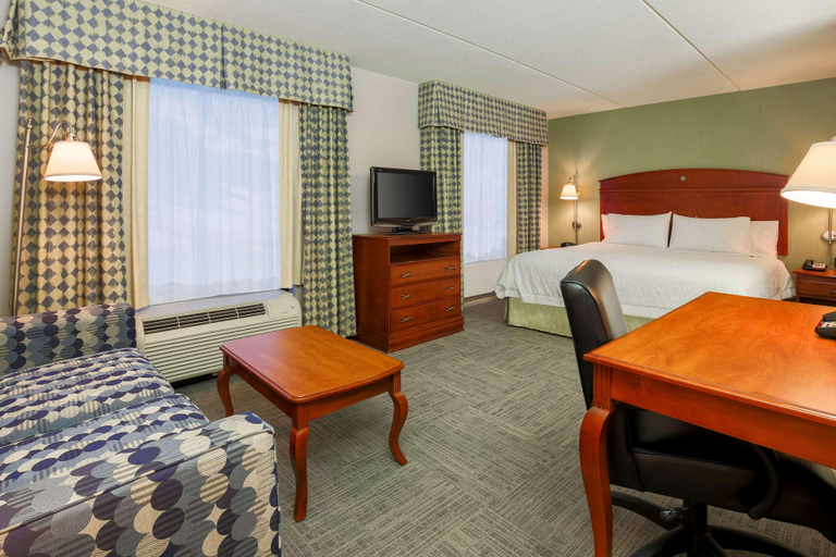 Bedroom 3, Hampton Inn & Suites New Haven South-West, New Haven