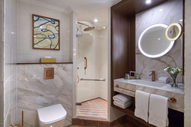 Bathroom 5, Hilton Frankfurt City Centre, Frankfurt am Main