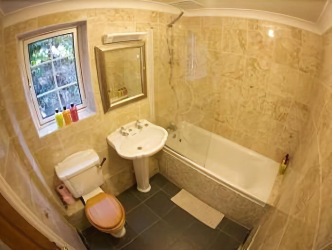 Bathroom 4, The Crooked Inn, Cornwall