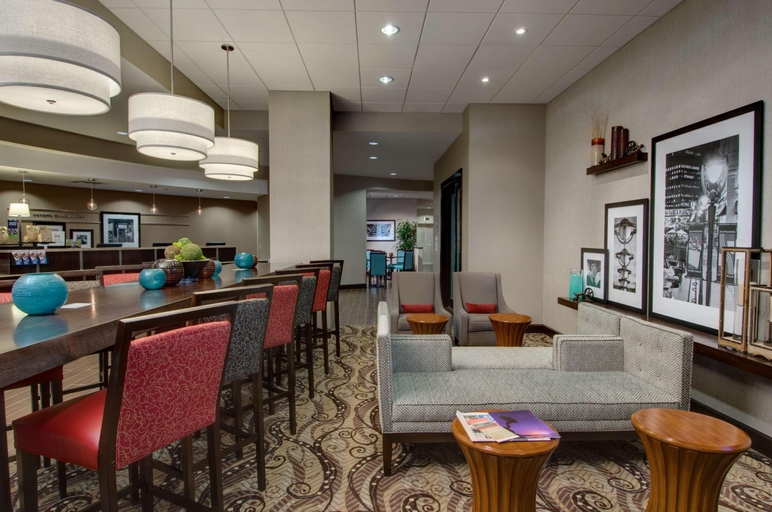 Public Area 3, Hampton Inn & Suites Milwaukee Downtown, Milwaukee