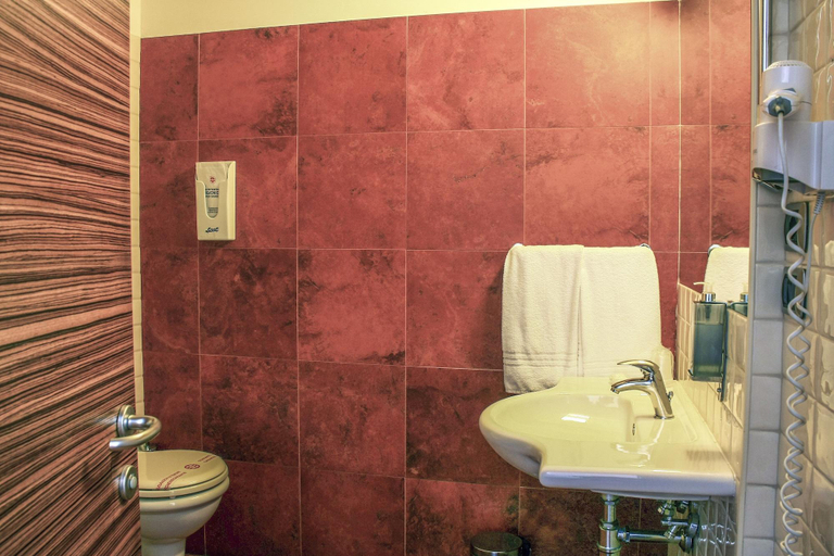 Bathroom 5, Hotel Bed & Business, Chieti