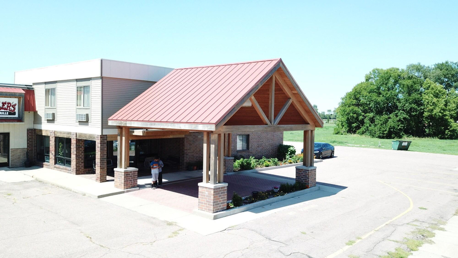 Exterior & Views 2, Prairie Inn, Clay