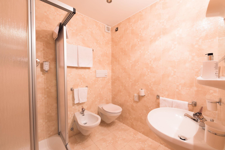 Bathroom 5, Berghotel Zum Zirm, Bolzano