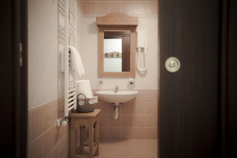 Bathroom 4, Silou Retreat, Aosta