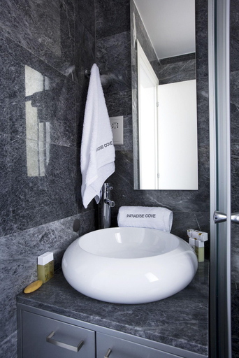 Bathroom 5, Paradise Cove Luxurious Beach Villas