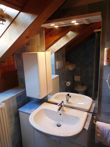 Bathroom 5, Hotel Vescovi, Vicenza
