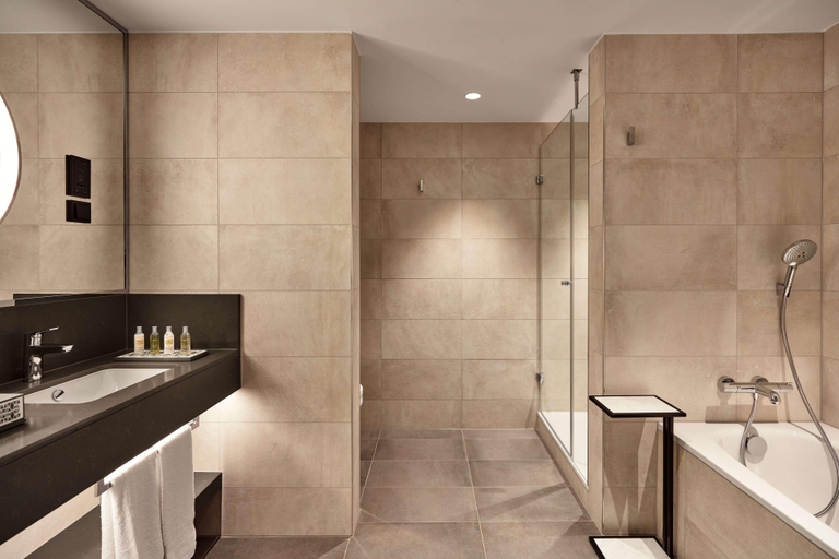Bathroom 4, Hilton Vienna Park, Wien