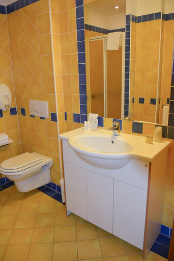 Bathroom 4, Tenuta Larenzania, Cuneo