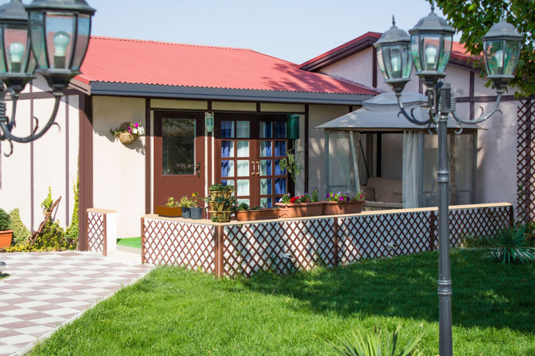 Exterior & Views