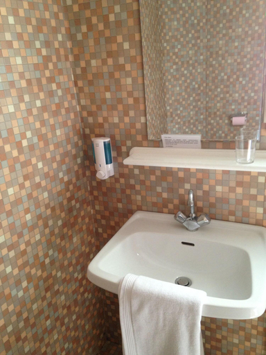 Bathroom 5, Hôtel Le Rochegude, Tarn