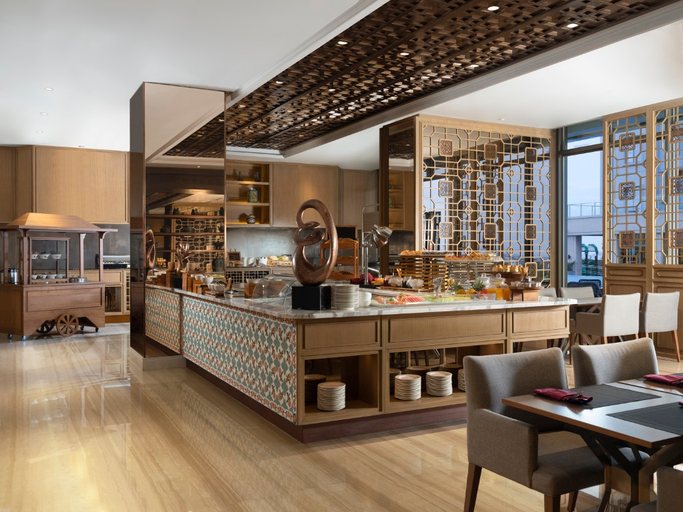 Hotel Tentrem Semarang - Food & Drinks