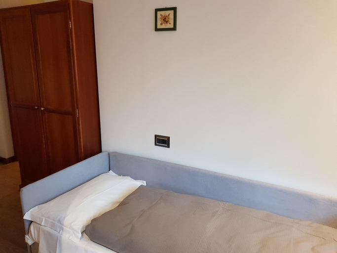 Bathroom 4, Hotel Moena, Trento