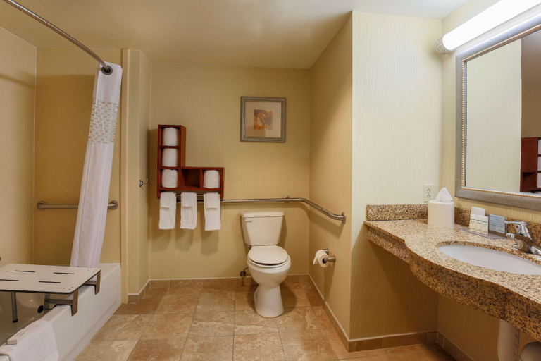Bathroom 4, Hampton Inn & Suites New Haven South-West, New Haven