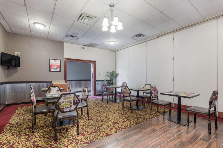 Others 5, Econo Lodge Evansville, Vanderburgh