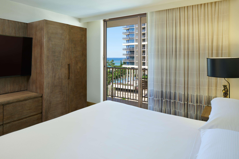 Bedroom 3, Embassy Suites by Hilton Waikiki Beach Walk, Honolulu