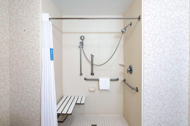 Bathroom 4, Hampton Inn Richmond - Airport, Henrico