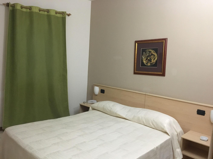 Bedroom 5, hotel ginepro, Napoli