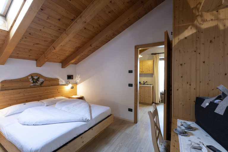 Bedroom 4, Hotel Aurora Compet, Trento