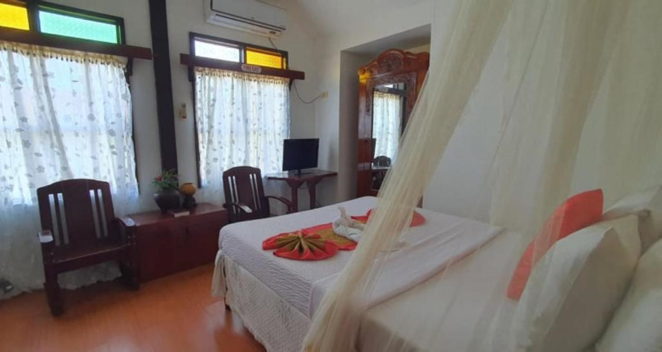 RedDoorz Plus @ Evangeline Beach Resort, Pagudpud