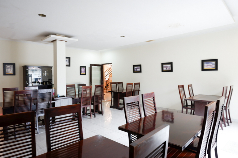 RedDoorz near Wisata Kota Lama Semarang, Semarang