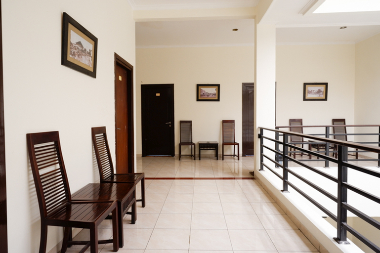 RedDoorz near Wisata Kota Lama Semarang, Semarang