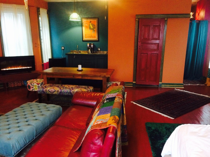 Bedroom 2, Pilsen Roadhouse, Cook
